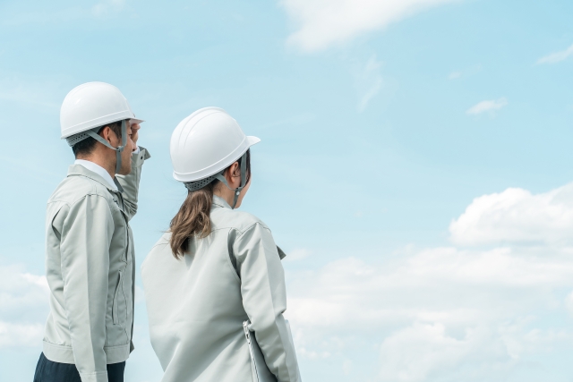 格納庫の大型扉や架台のイメージ