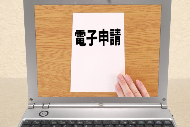 Gビズ申請と行政立入による逆インセンティブ問題を表現したイメージ